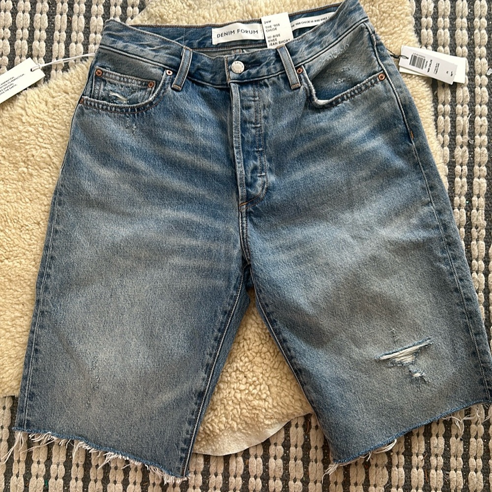 NWT DENIM FORUM The 90s Chloe Hi-Rise Knee Jean Short sz 24 Aritzia